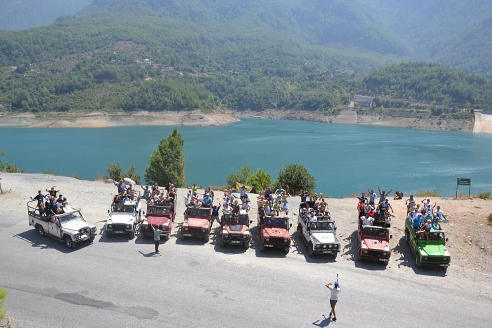 Jeep Safari Dim River