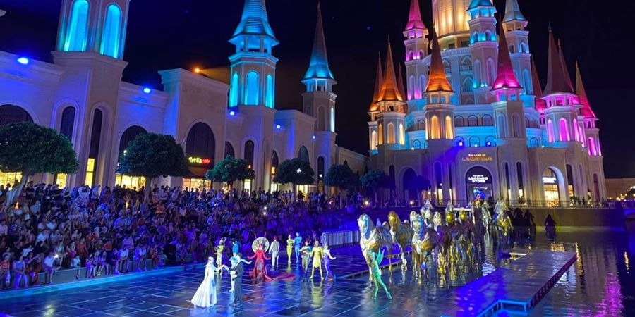 Land of Legends Night Show