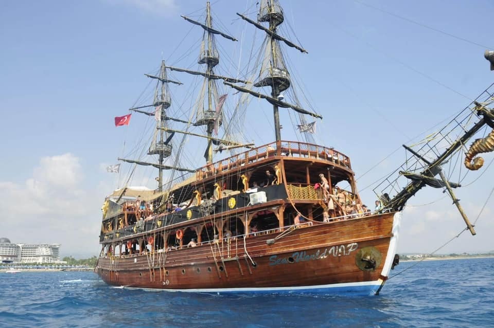 Boat Tour Side