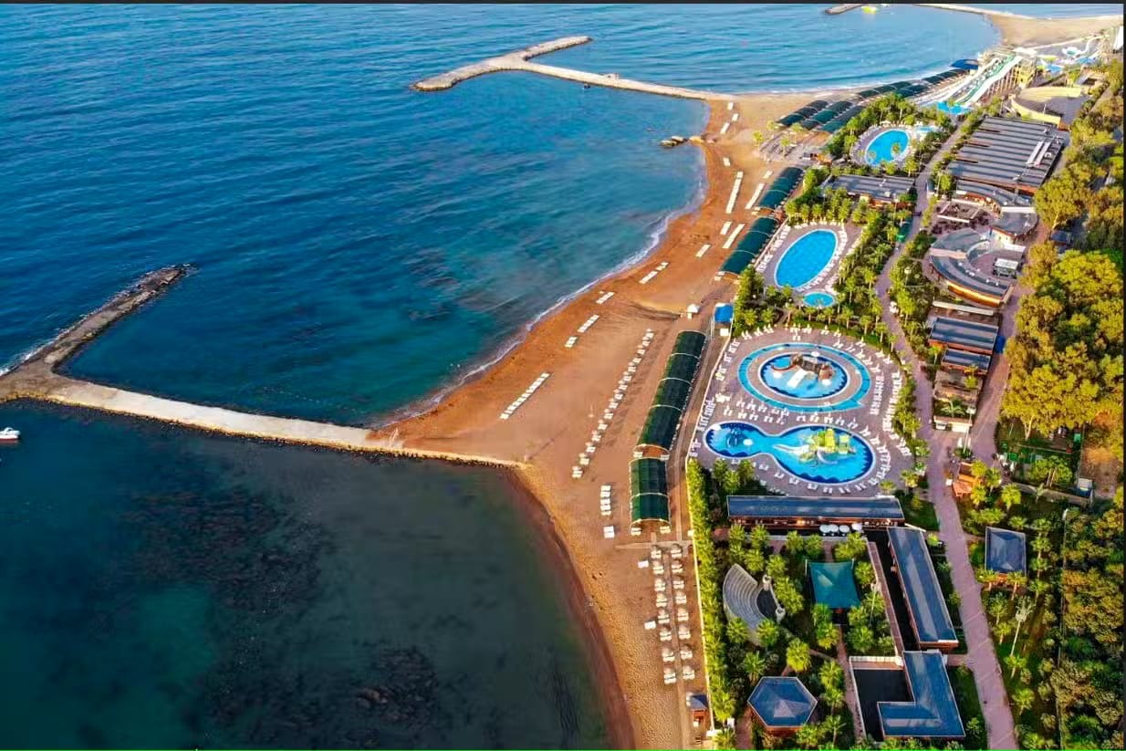AQUAPARK DELUXE ADVENTURE