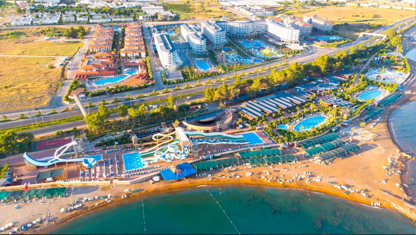 AQUAPARK DELUXE ADVENTURE